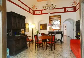 Villa Mabel has Balcony rooms