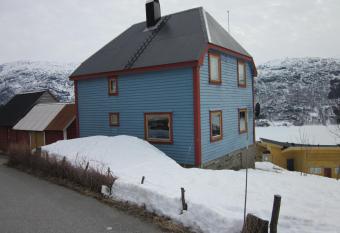 The blue house, R  ldal has Balcony rooms