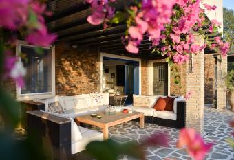 Blue Fort Villas allows 18 year olds to book a room