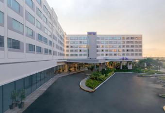 Park Inn By Radisson Clark allows 18 year olds to book a room