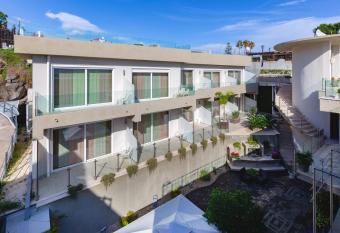 Zeus Hotel - Aparthotel - Meeting & Congress allows 18 year olds to book a room