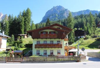 Garni al Barance has Balcony rooms