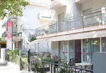 Hotel Midi has Balcony rooms