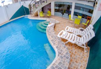 Hotel Jhor Bush allows 18 year olds to book a room