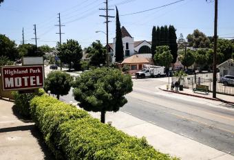 Highland Park Motel allows 18 year olds to book a room