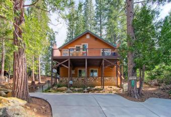 Bears Den & Little Bear has Balcony rooms