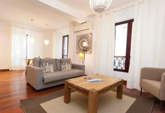 La Casa de la Alameda has Balcony rooms