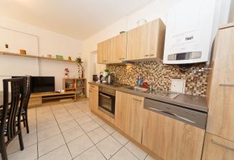 Apartment Arnsteingasse 8 allows 18 year olds to book a room