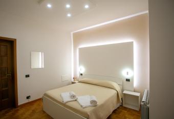 Rhegium Palace has Balcony rooms