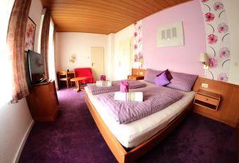 Caf  -Restaurant Hotel Breuer allows 18 year olds to book a room