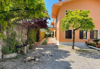 Garni Onda has Balcony rooms