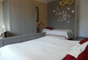 Topaze allows 18 year olds to book a room