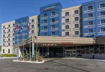 Courtyard by Marriott Montreal West Island/Baie D   Urfe allows 18 year olds to book a room