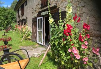 Liste G  rd allows 18 year olds to book a room