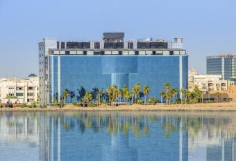 Mira Waterfront Hotel Jeddah allows 18 year olds to book a room
