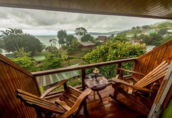 Hotel Cabinas Murillo allows 18 year olds to book a room