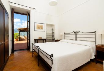 Albergo Il Monastero allows 18 year olds to book a room