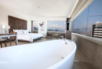 Viaggio Medell  n Grand Select allows 18 year olds to book a room