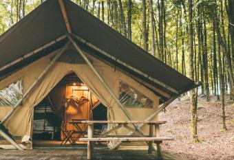 Huttopia Sutton has Balcony rooms