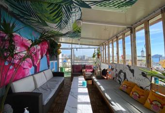 Gudeok Guesthouse allows 18 year olds to book a room