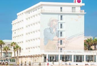 JS Miramar has Balcony rooms