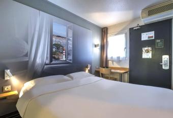 B&B HOTEL La Rochelle Angoulins allows 18 year olds to book a room