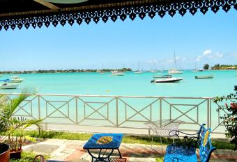 Bayview Villa has Smoking/Balcony rooms