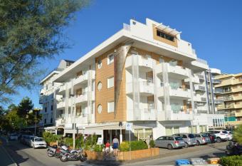 Hotel Record allows 18 year olds to book a room