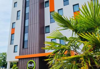 B&B HOTEL La Roche-sur-Yon allows 18 year olds to book a room