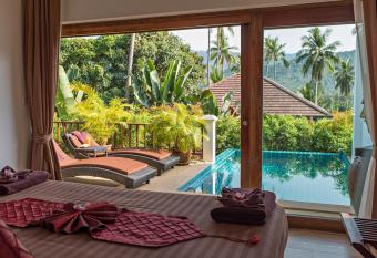 Tropical Season Villa Resort has Balcony rooms