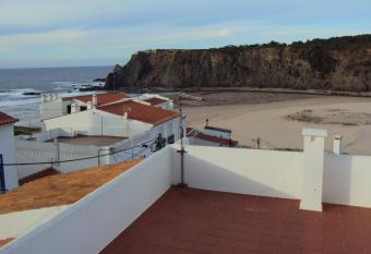 Odeceixe Beach Apartments has Balcony rooms
