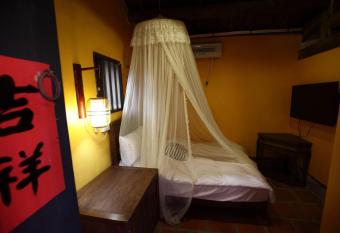 Red Tomato B&B has Balcony rooms