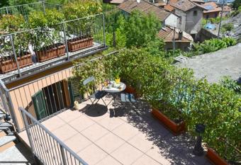 Crotto Letizia has rooms with a private hot tub