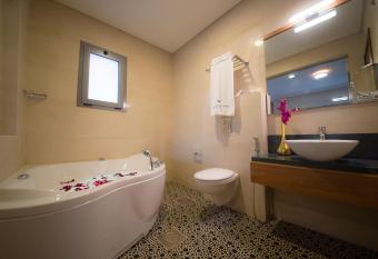 Urban Central Suites - Beirut allows 18 year olds to book a room