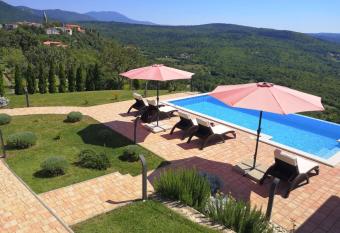 Holiday house Andrea has Balcony rooms