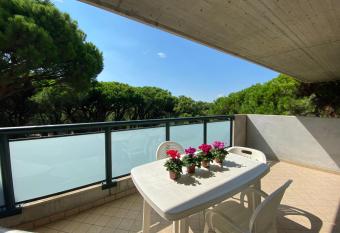 Residence Pineta Verde allows 18 year olds to book a room