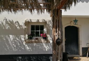 Arr  bida Heritage @Portugal Luxury Retreat allows 18 year olds to book a room