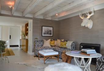 White Moose Inn allows 18 year olds to book a room