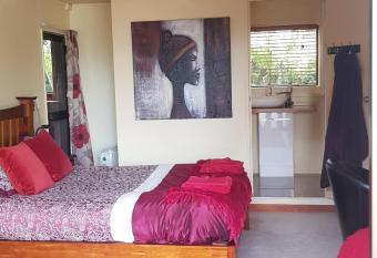Pohutukawa Coast BnB has rooms with a private hot tub