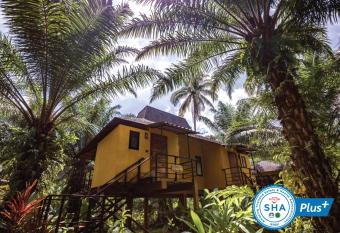 Anurak Community Lodge - SHA Plus has Balcony rooms