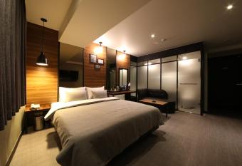 The Last Hotel Nampo allows 18 year olds to book a room