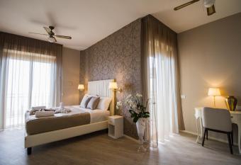 Hotel Lady Mary has Balcony rooms