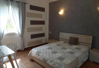 Iacovino Country House has rooms with a private hot tub