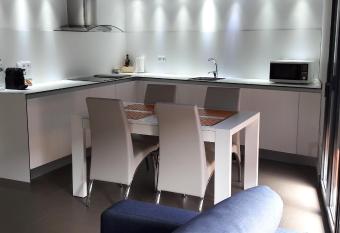 Apartaments y Habitacions Entre Volcans has Balcony rooms