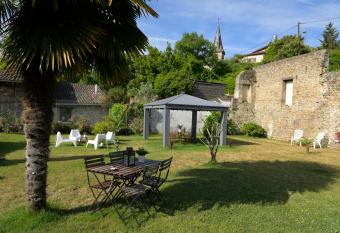 Le Charles IX allows 18 year olds to book a room