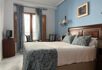 Hotel Maestre allows 18 year olds to book a room