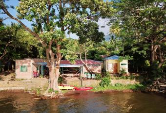 Los Chocoyos has Smoking/Balcony rooms
