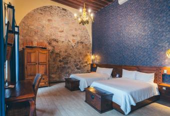Hotel Boutique Casa Altamira allows 18 year olds to book a room