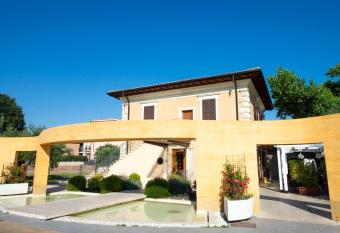 Villa Tivoli has Balcony rooms
