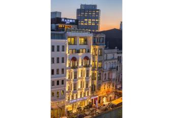 Maroon Hotel Pera has Balcony rooms